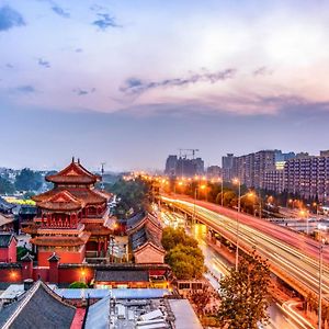 Happy Dragon Alley Hotel-In The City Center With Big Window&Free Coffe Laundry Fluent English Speaking,Tourist Attractions Ticket Service&Food Recommendation,Near Tian Anmen Forbiddencity,Near Lama Temple,Easy To Walk To Nanluoalley&Shichahai